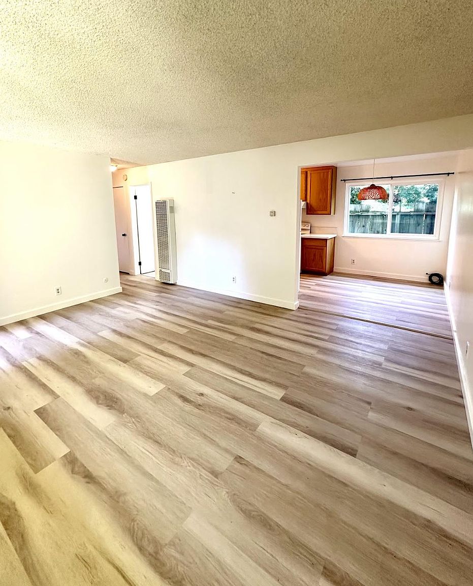 3424 Yosemite Ave photo 2