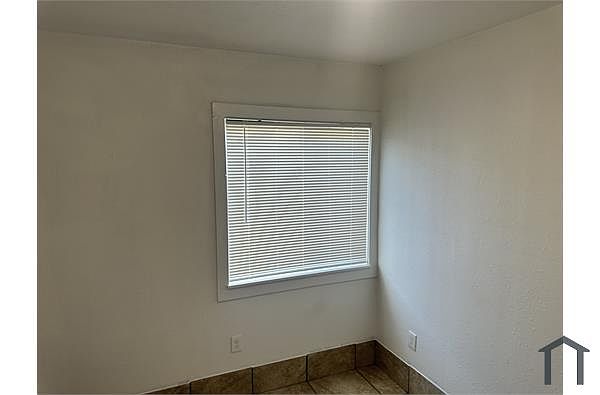 5106 Bancroft Ave photo 2