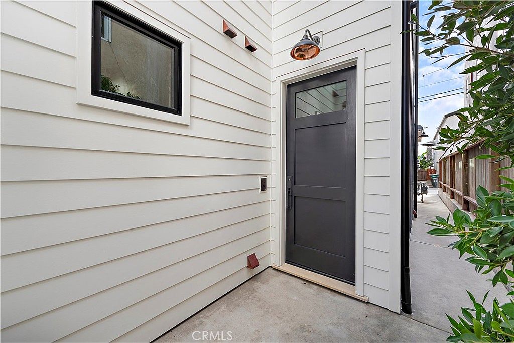 434 1/2 Goldenrod Ave photo 2