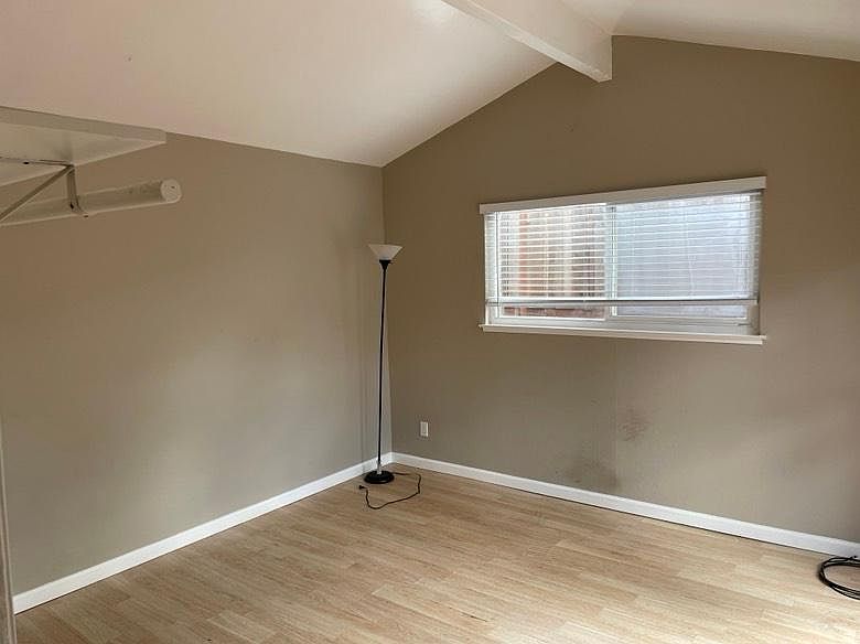 1260 Glacier Dr Room 8 photo 5