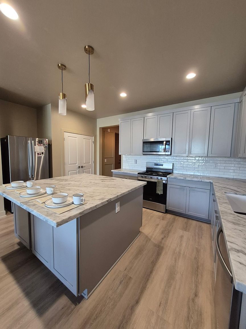 35789 N Zinc Dr photo 2
