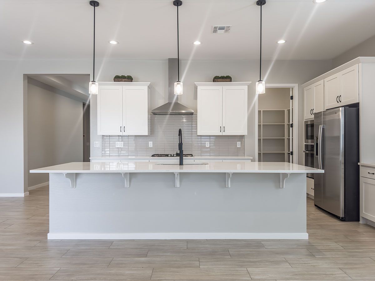 Modern, Spacious Living! 4 Bed 3 Bath Over 2500 Sqft! photo 2