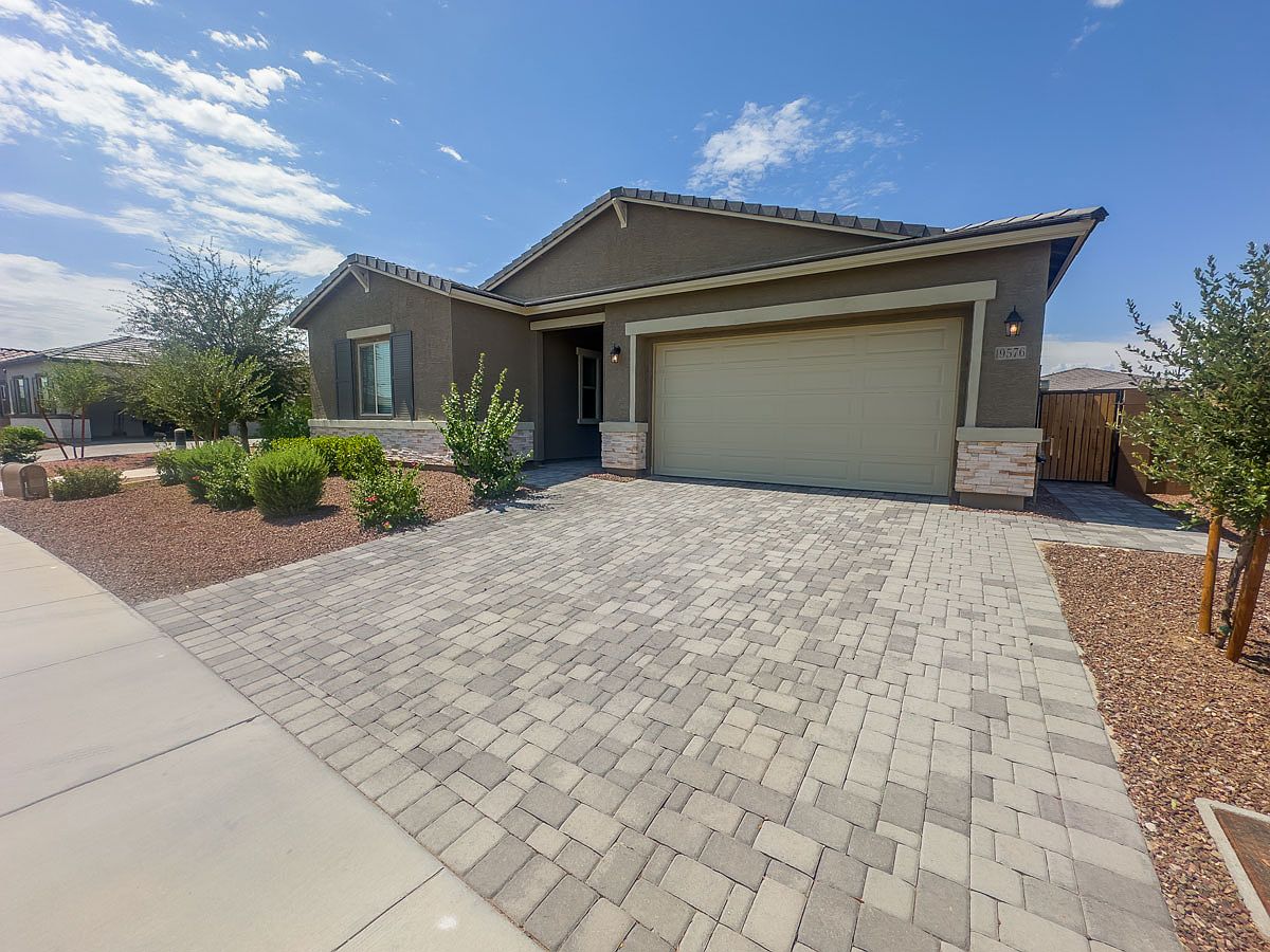 Modern, Spacious Living! 4 Bed 3 Bath Over 2500 Sqft! photo 5