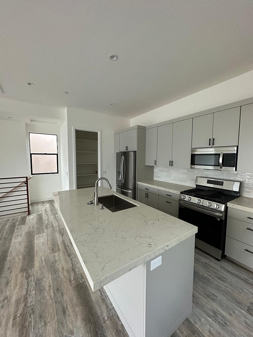 256 B Ave photo 2