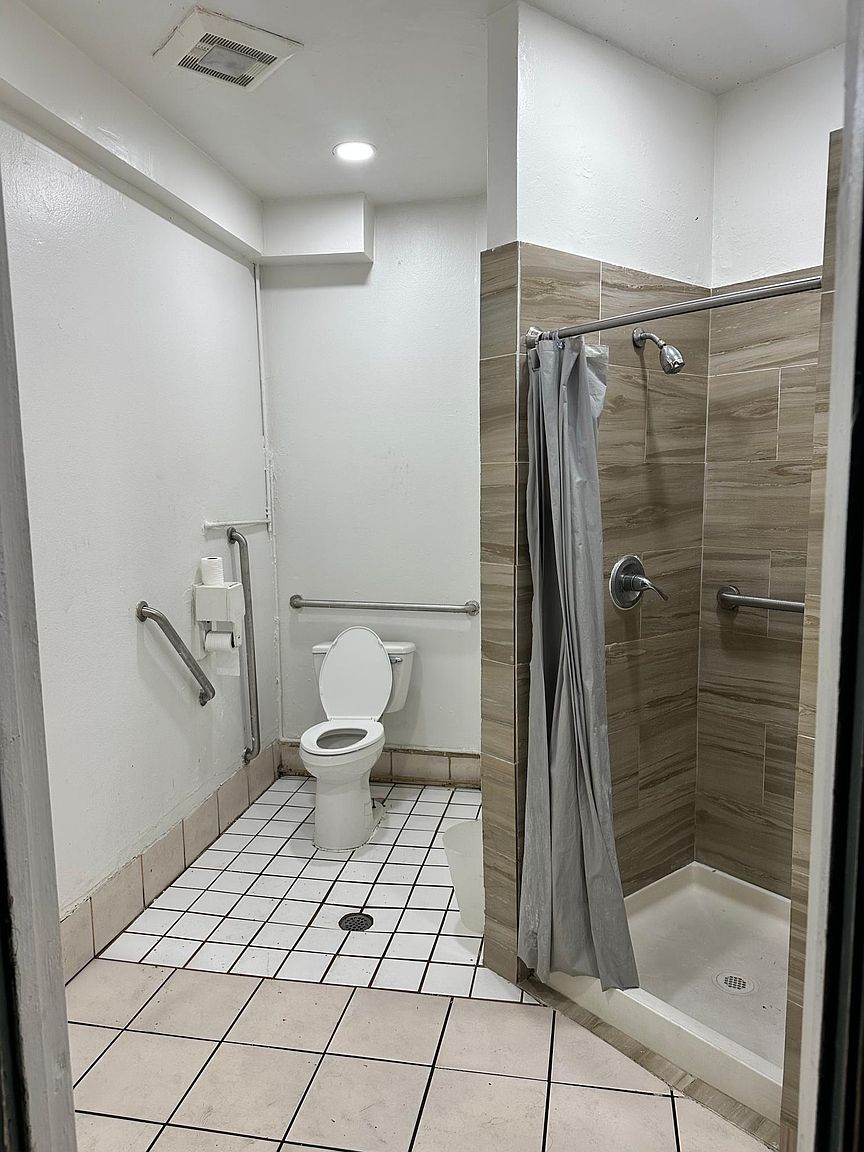 905 Columbus Ave photo 4