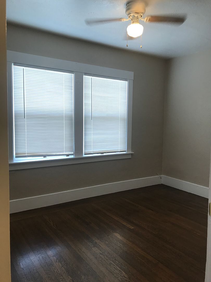 2504 Macarthur Blvd photo 5