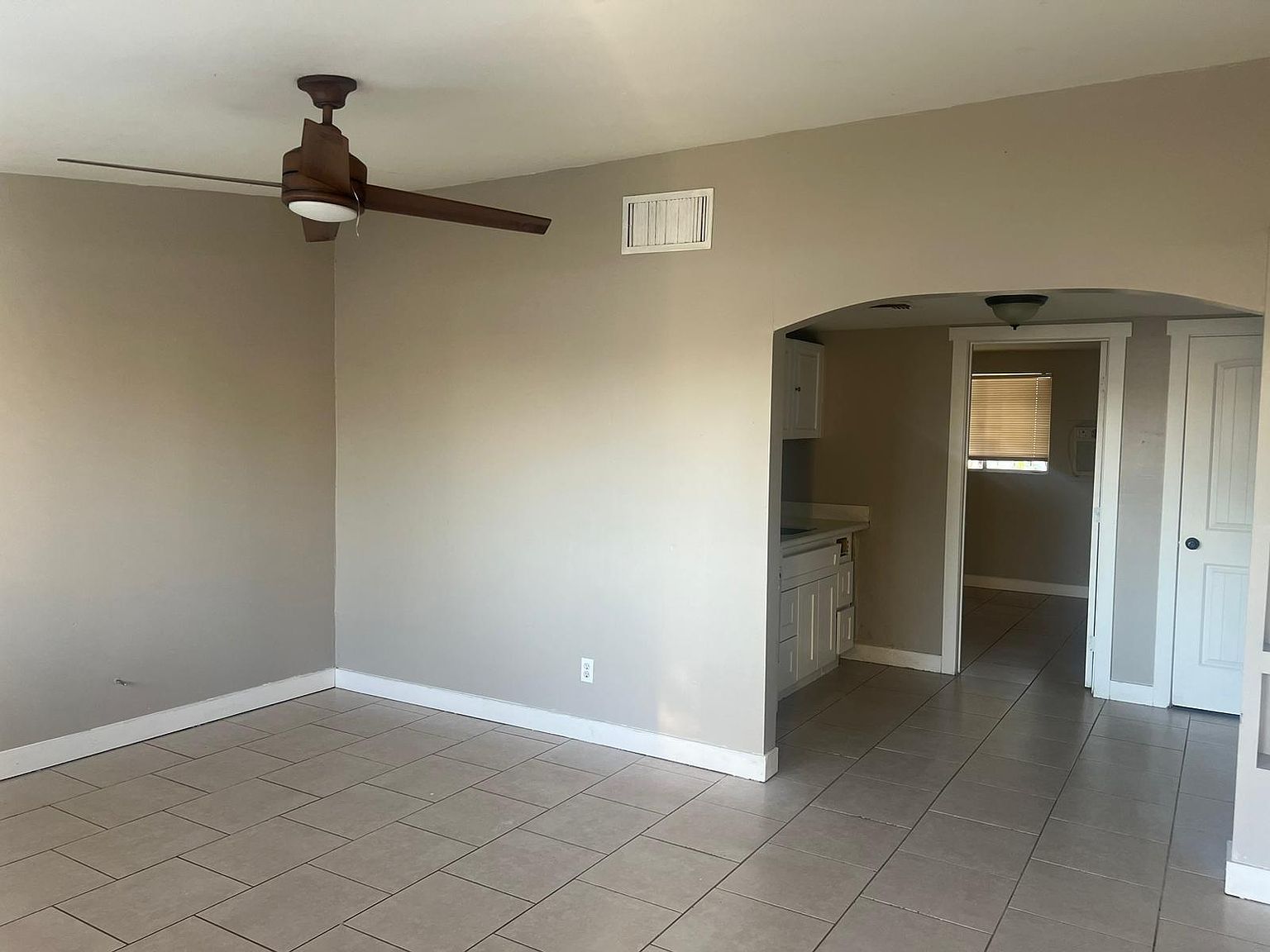 3546 E Melvin St photo 2