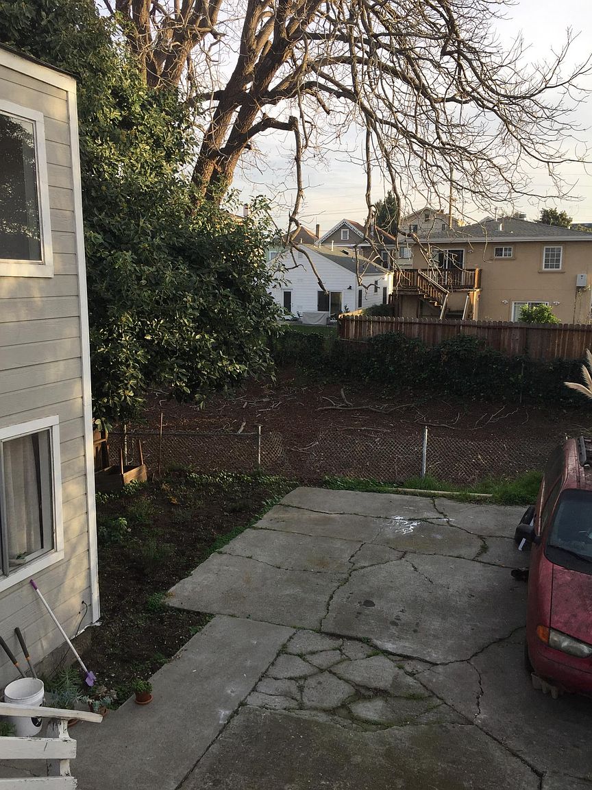 1055 53rd St Room 4 photo 3