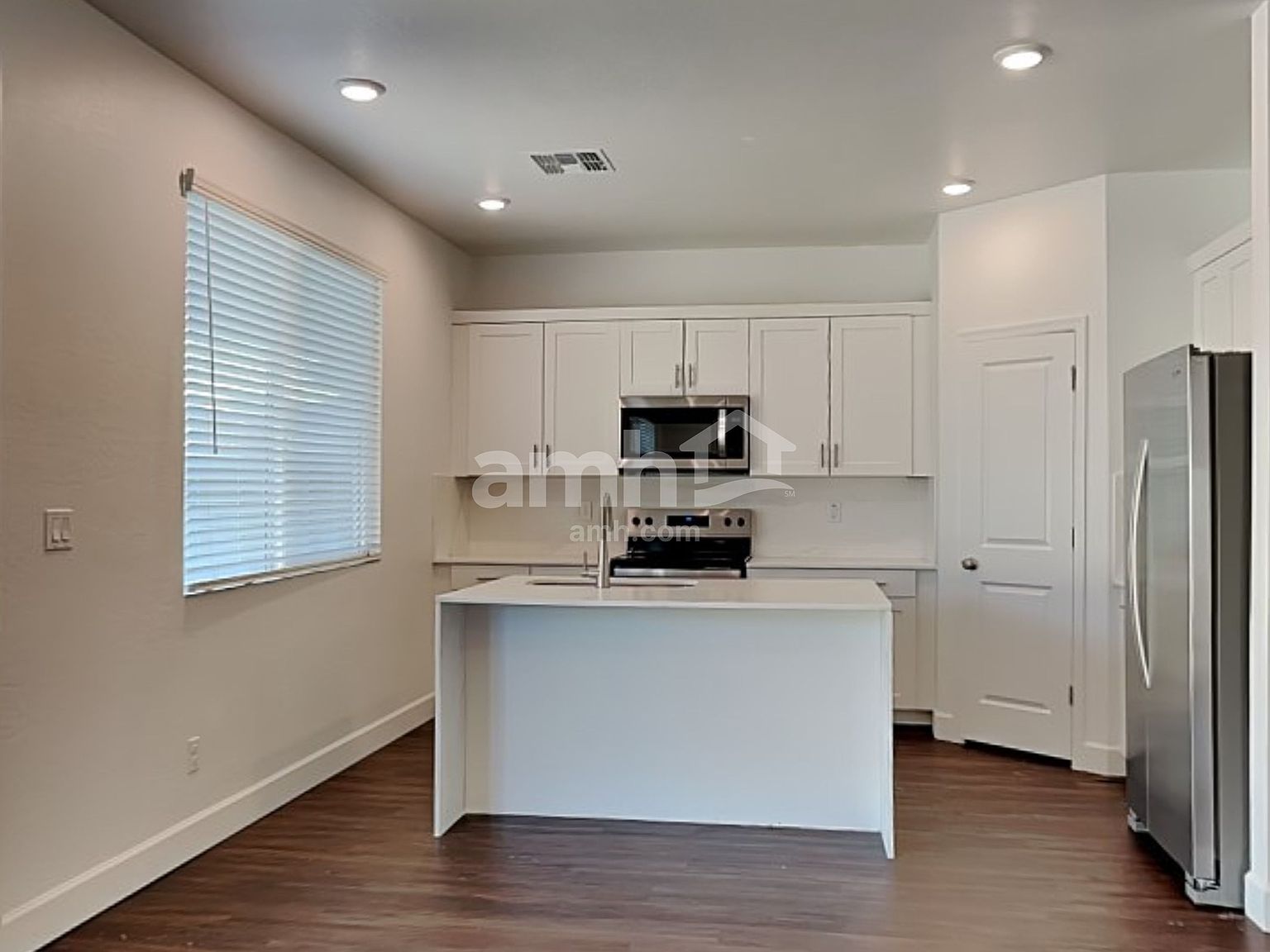17138 W Golden Ln photo 5