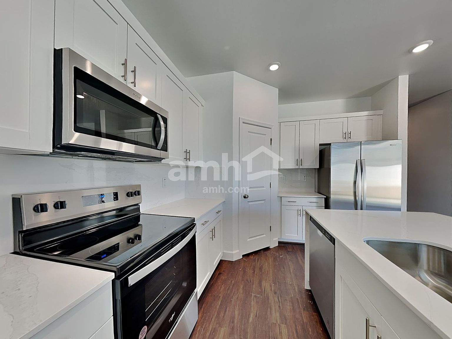 17138 W Golden Ln photo 3