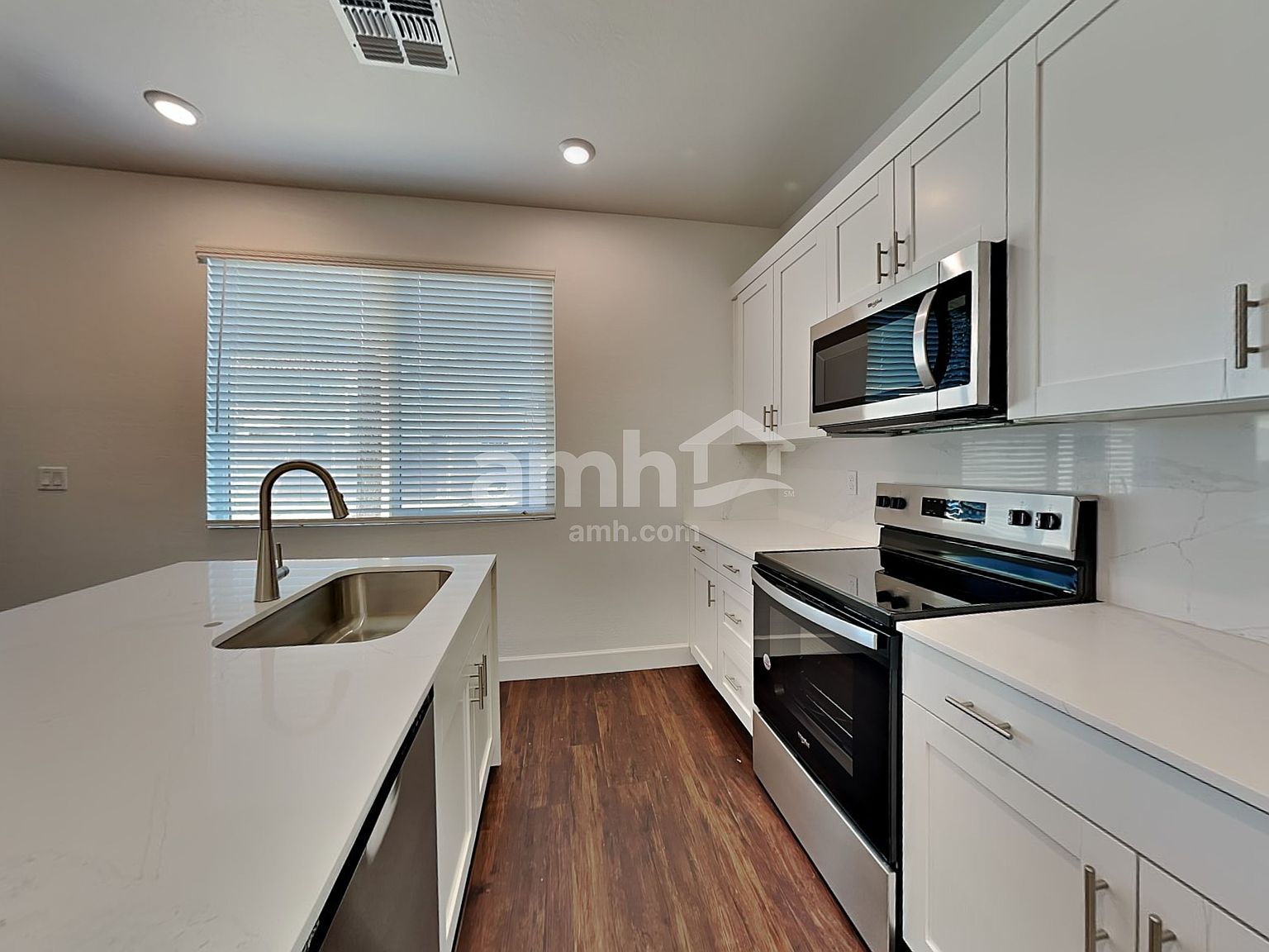 17138 W Golden Ln photo 4
