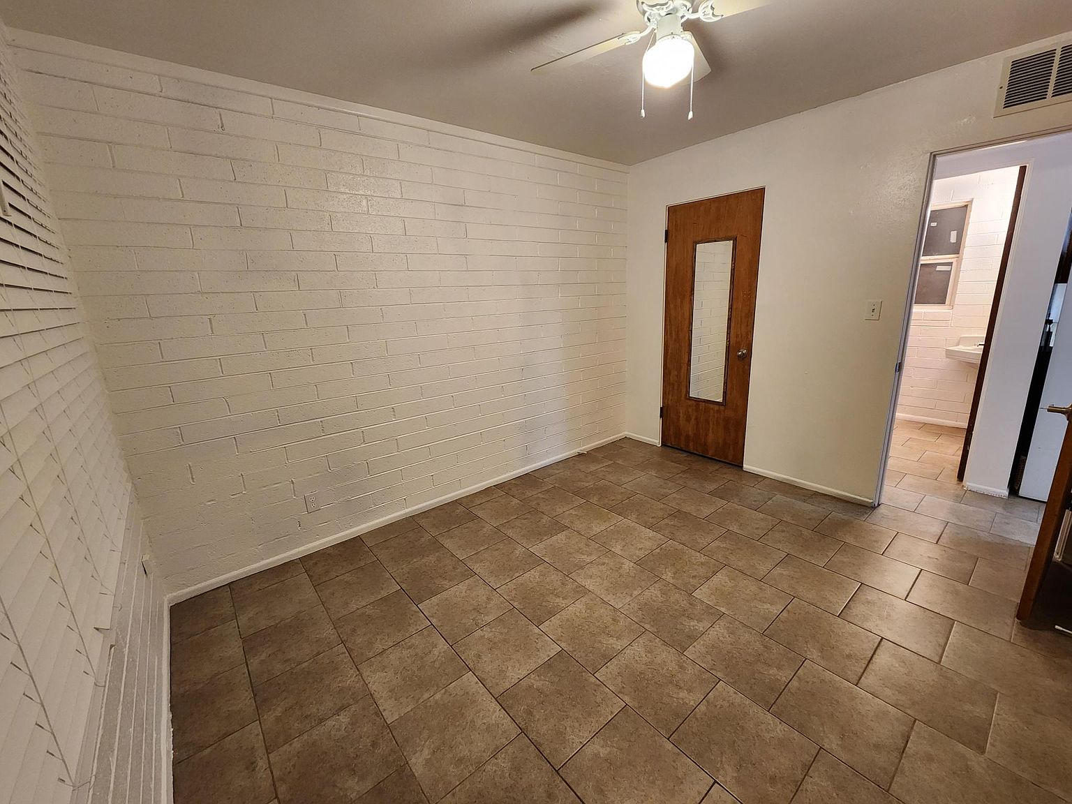 406 Reizen Dr photo 4