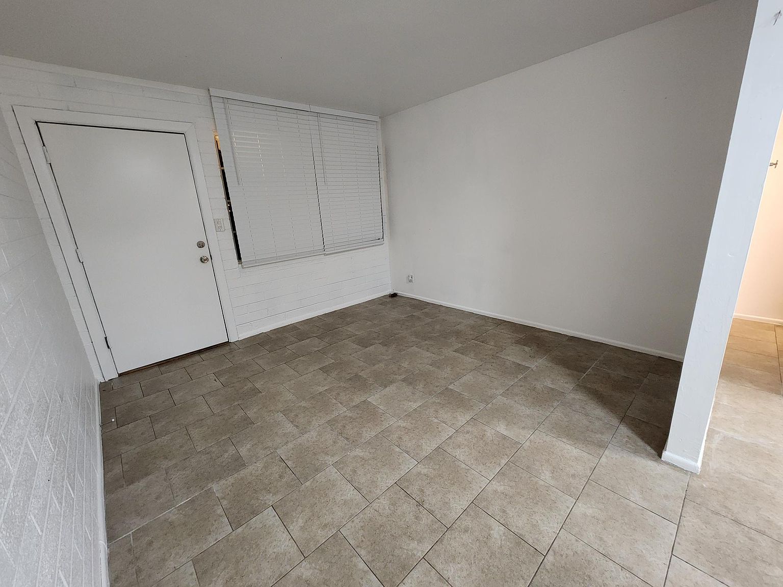 406 Reizen Dr photo 2