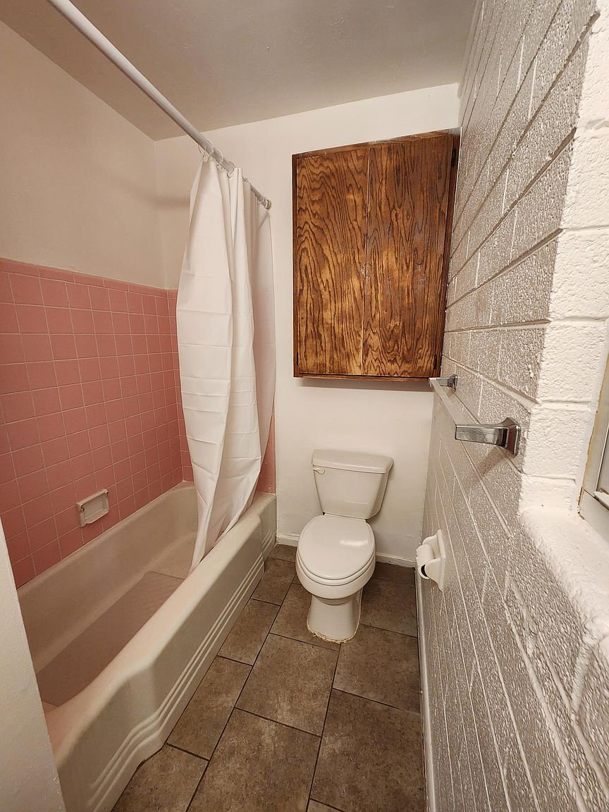 406 Reizen Dr photo 5