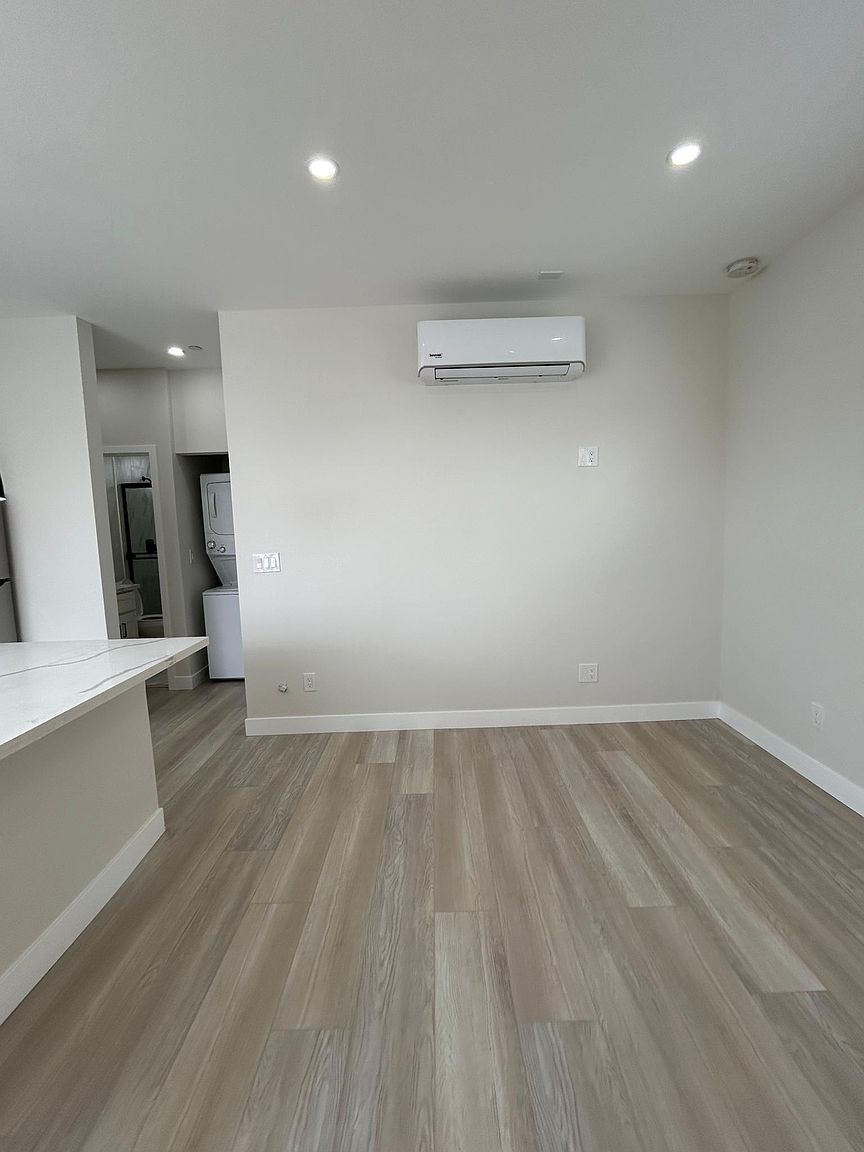 3320 B St photo 5