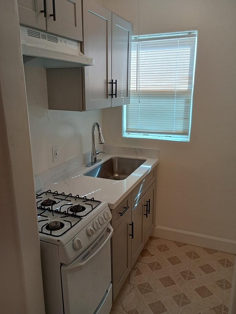 301 N Sunshine Blvd photo 2