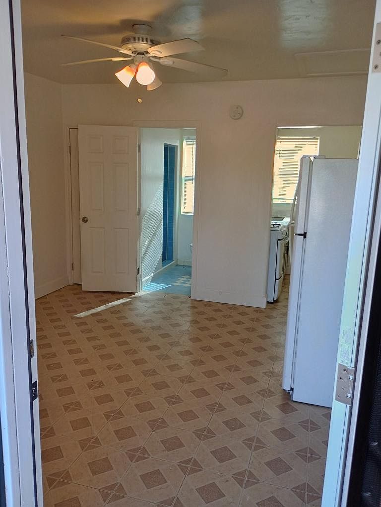 301 N Sunshine Blvd photo 4
