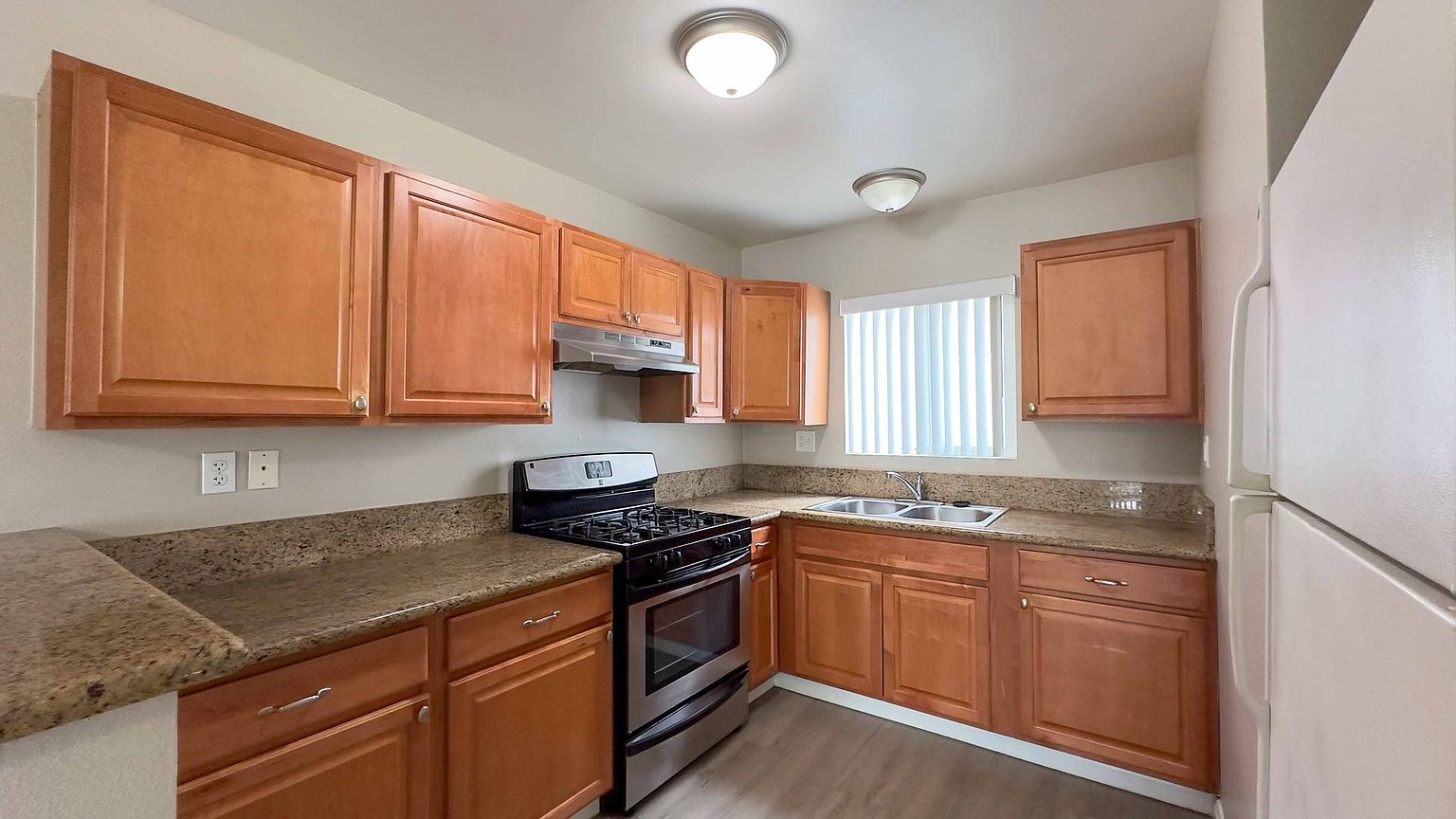 2 beds  1.0 baths (1050 sqft) photo 5