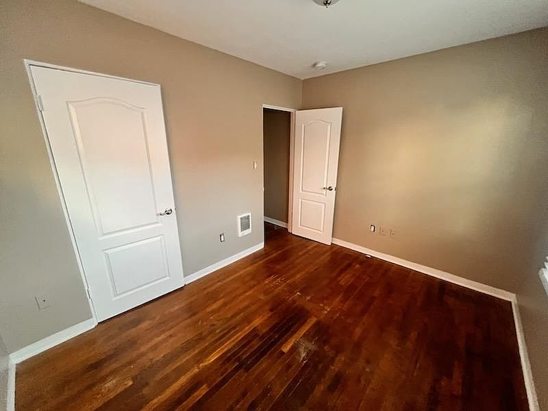 5137 34th St photo 2