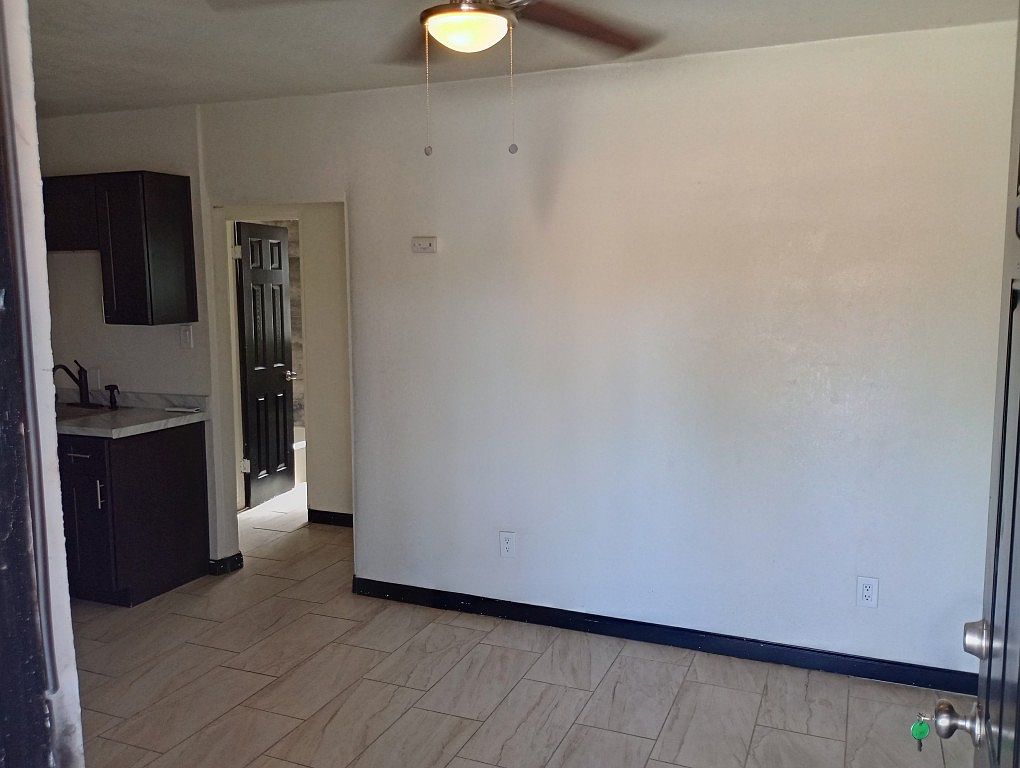301 N Sunshine Blvd photo 2