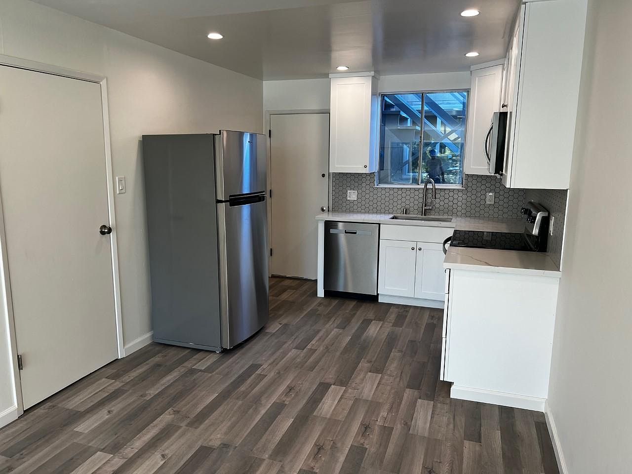 2BR/1BA Apartment on Anza St · San Francisco photo 3