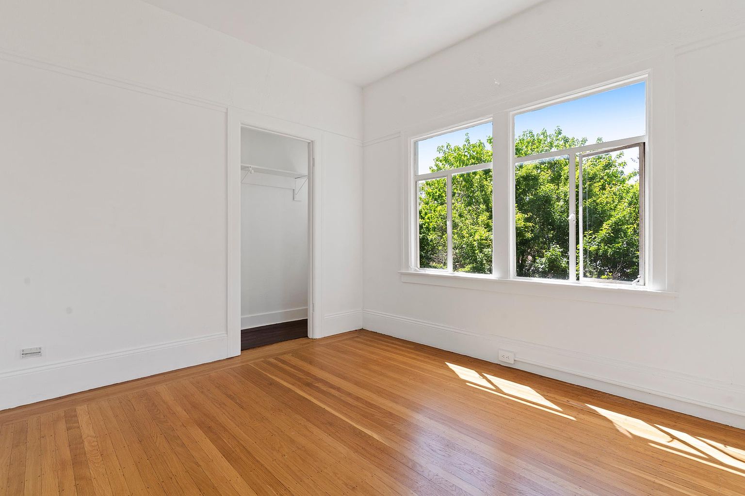 465 63rd St photo 4