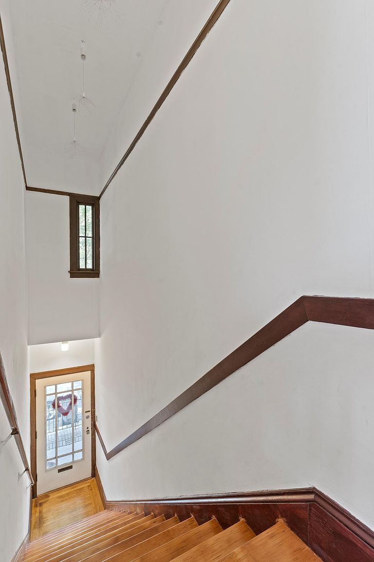 465 63rd St photo 2