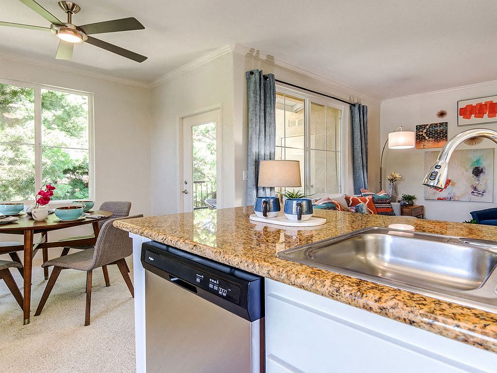 2 Bed 2 Bath A photo 2