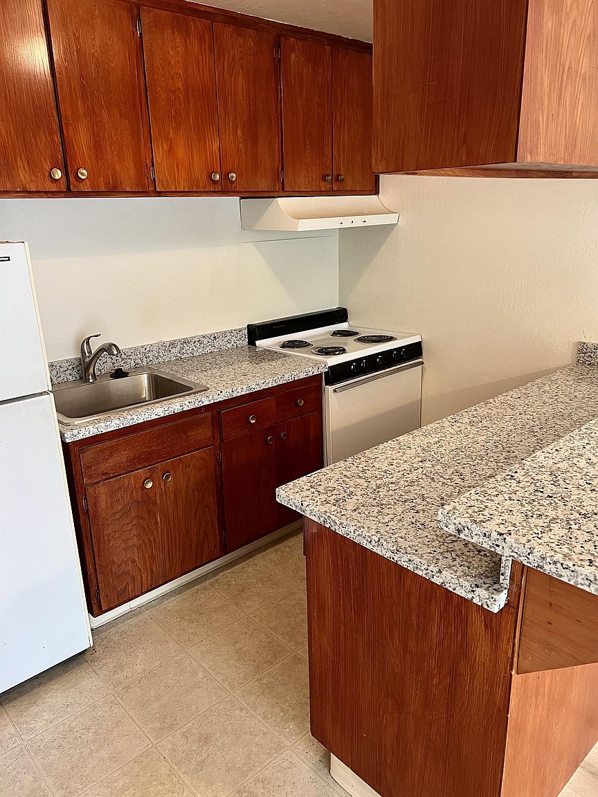 Carleton Apartments photo 5