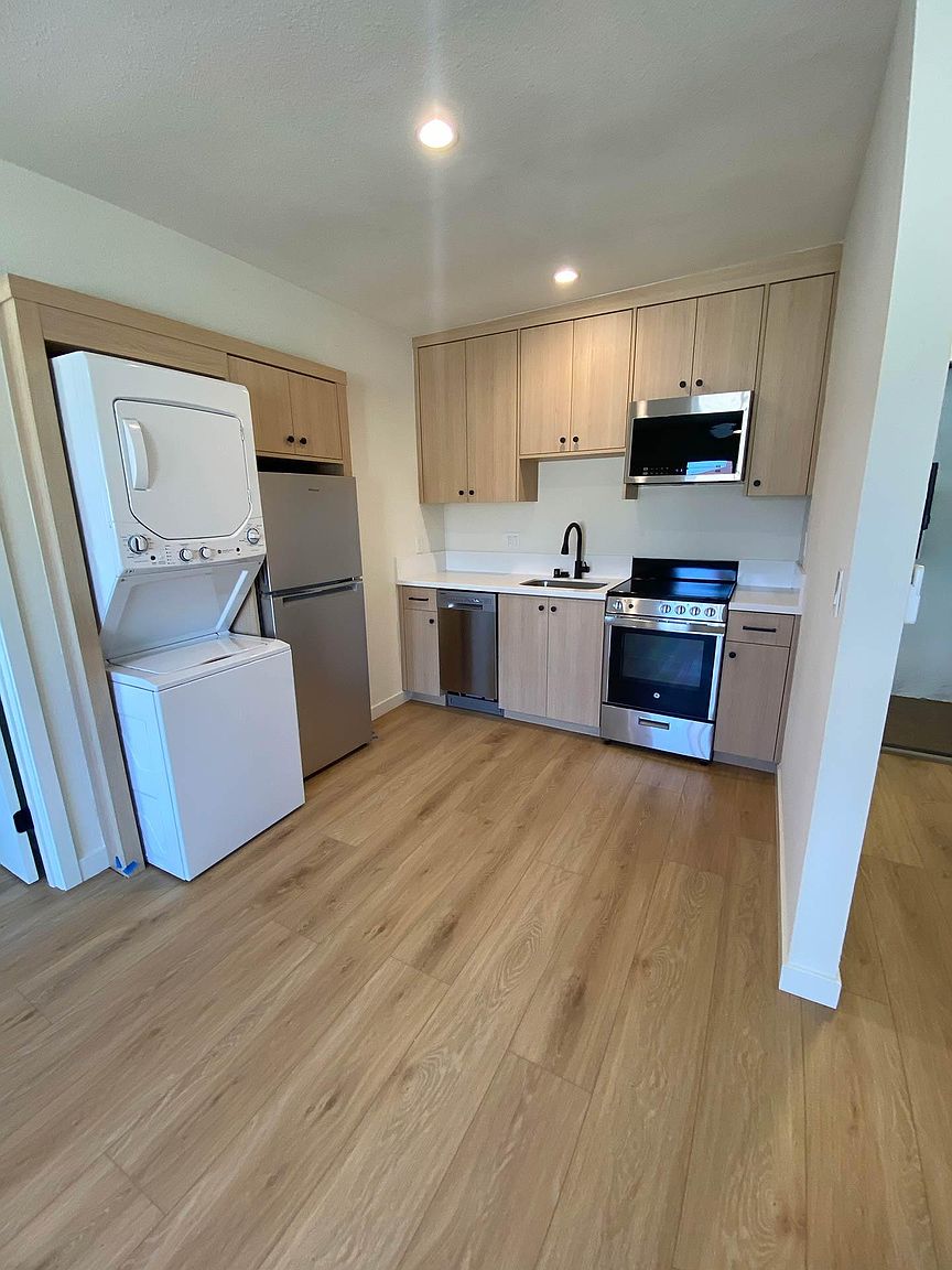 4455 Illinois St photo 2
