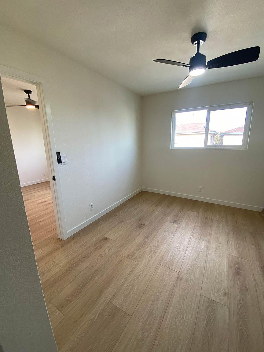 4455 Illinois St photo 5