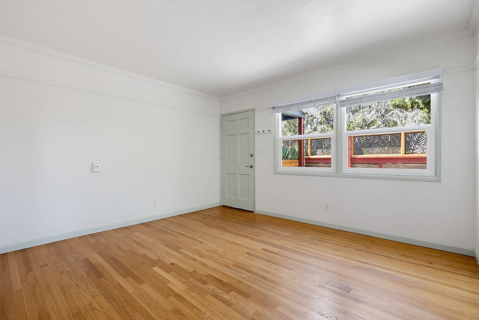 4449 Dawson Ave photo 4