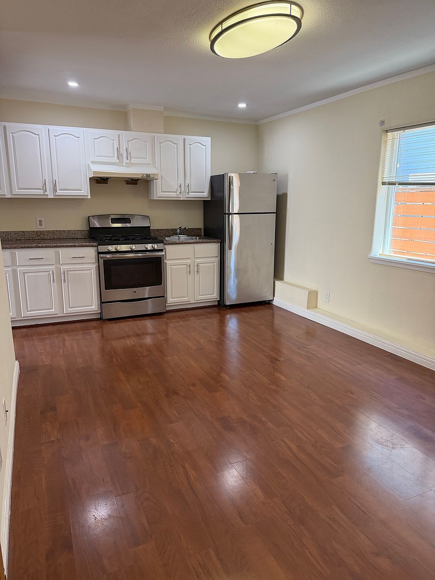 274B Athol Ave photo 3