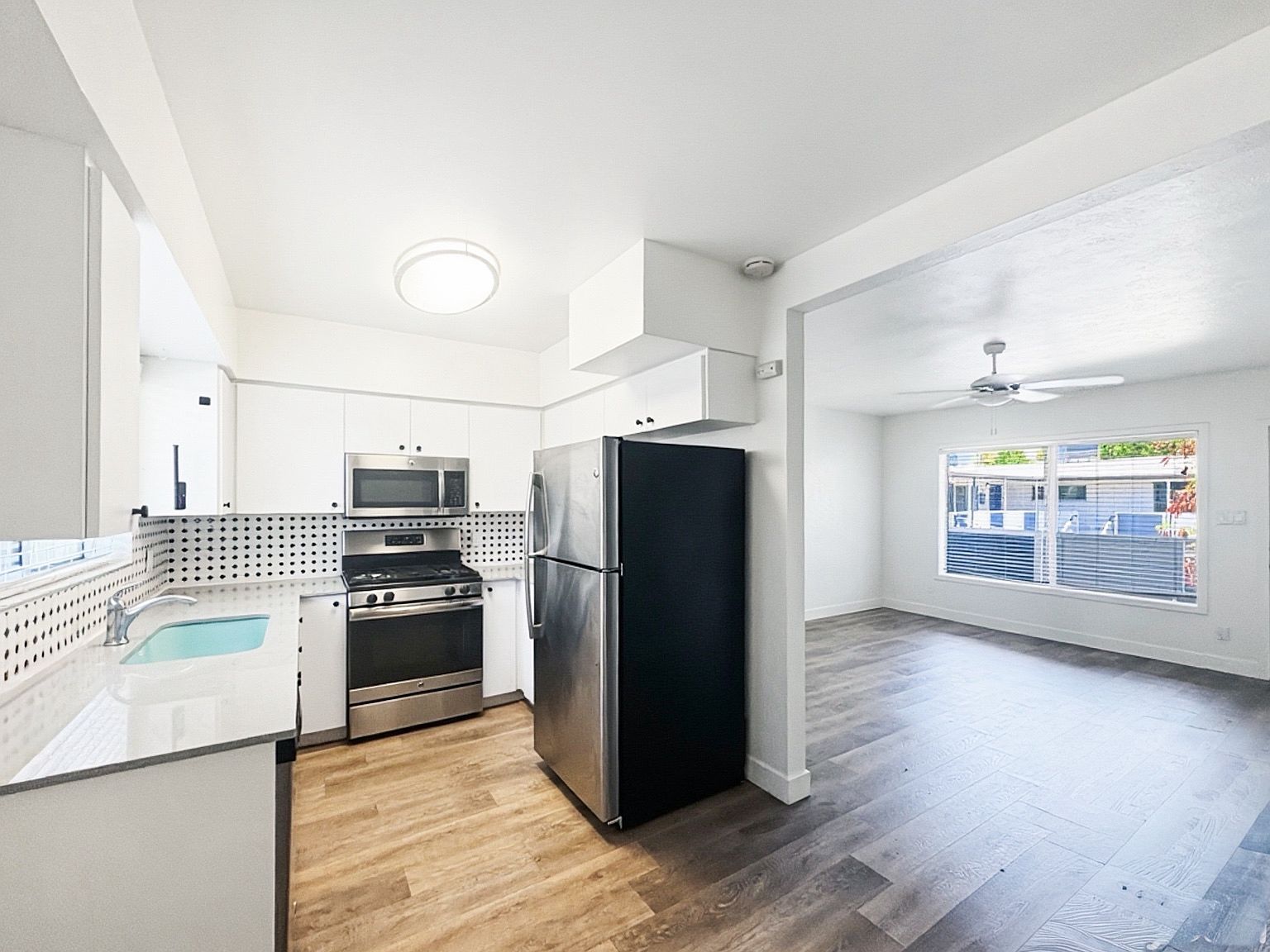 337 W Pasadena Ave photo 4