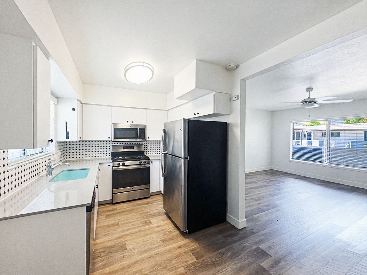 337 W Pasadena Ave photo 3