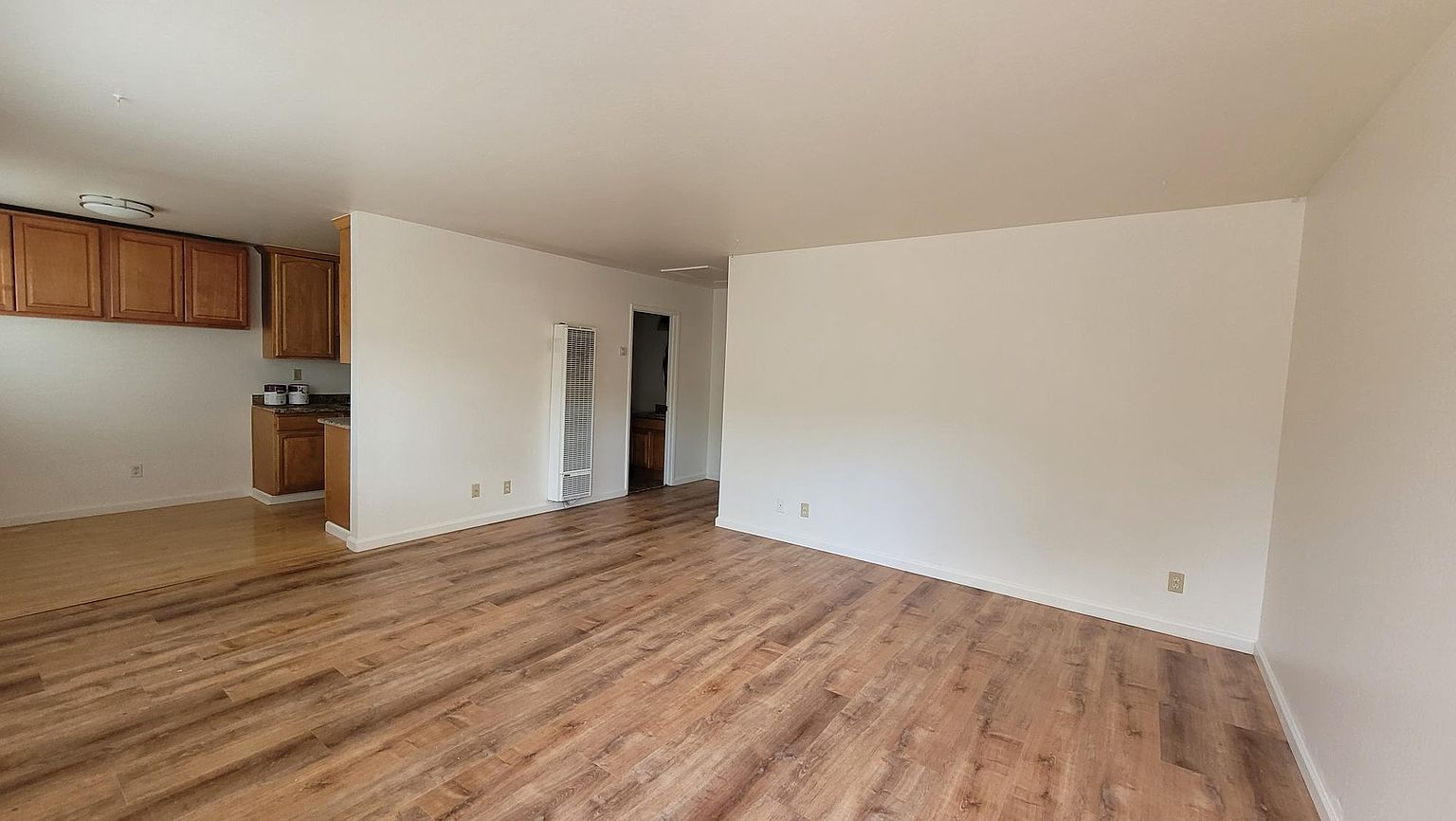 639 Enos Way photo 3