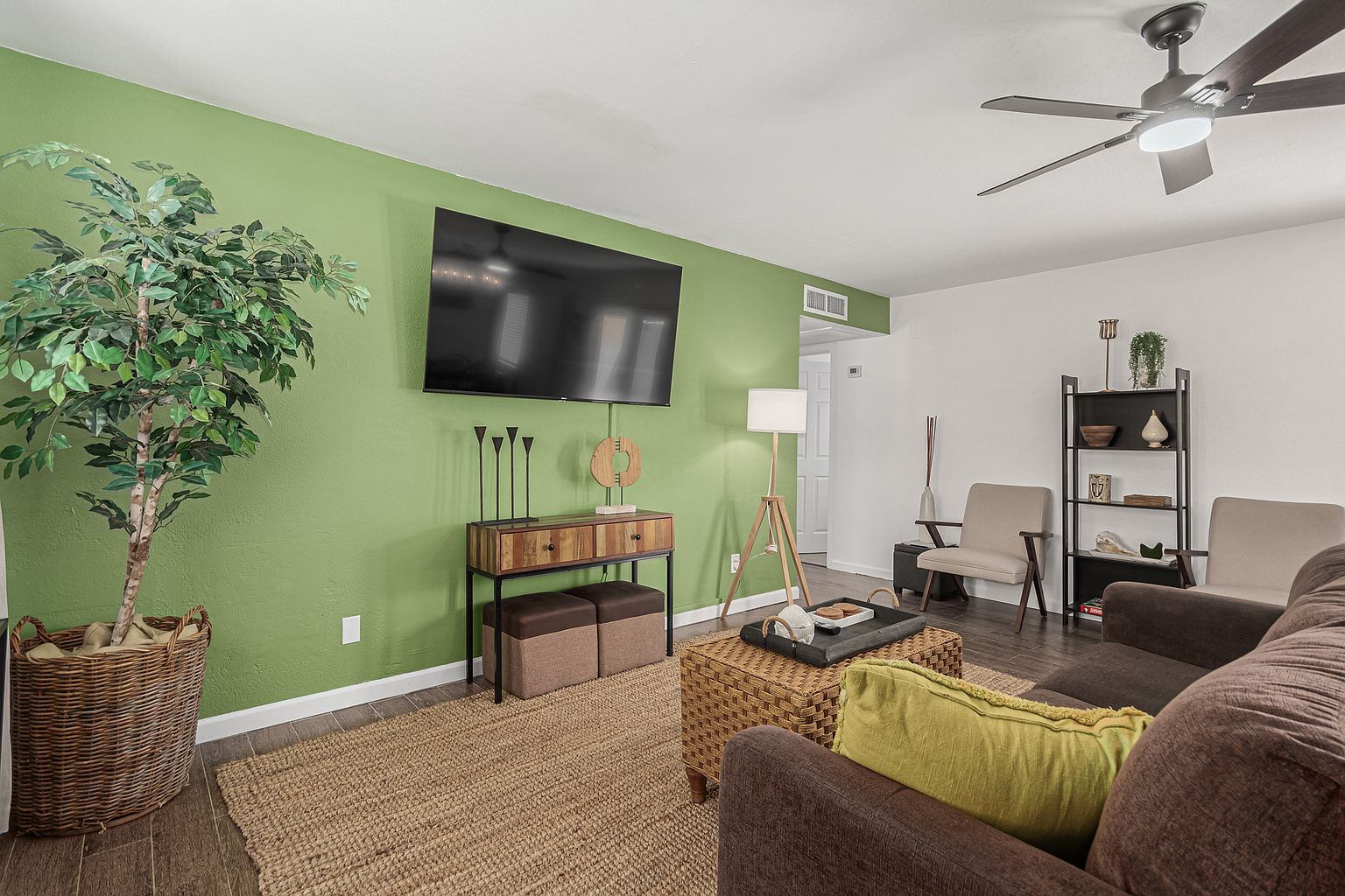 2611 E Obregon St photo 2
