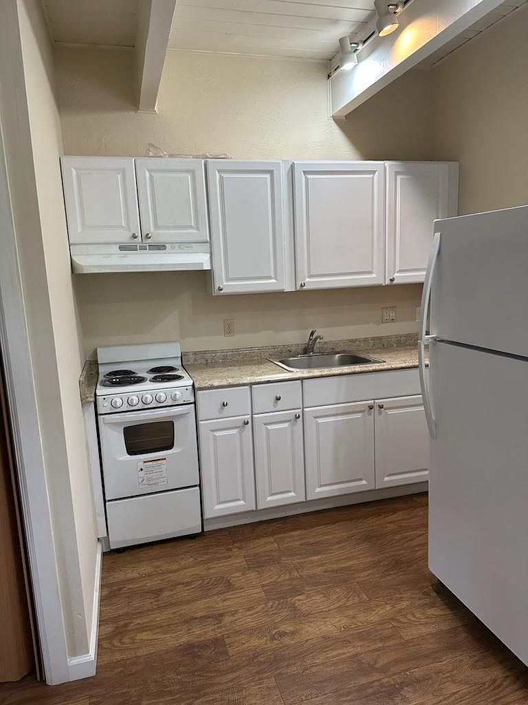 311 Doris Ave photo 3
