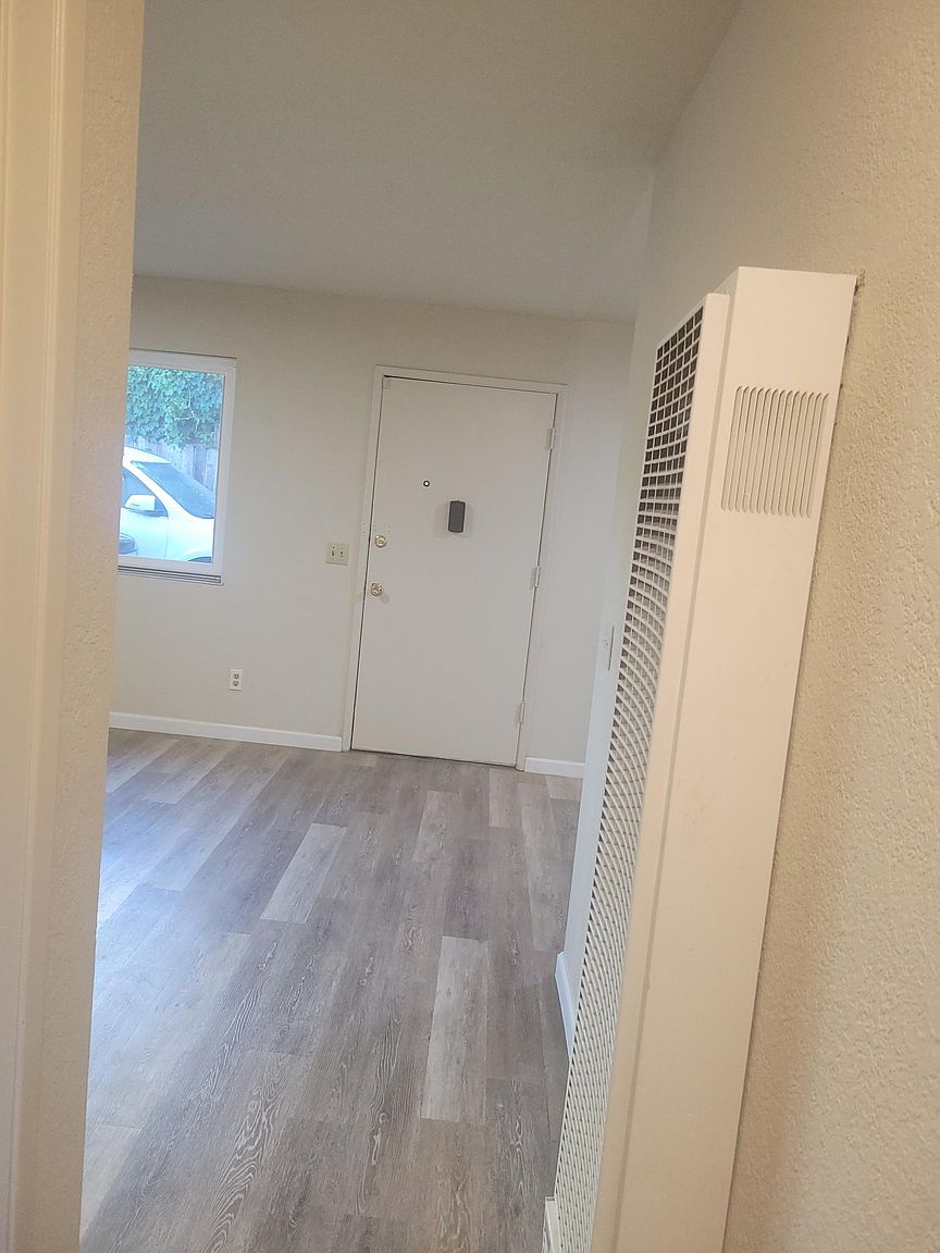 143 W J St photo 4