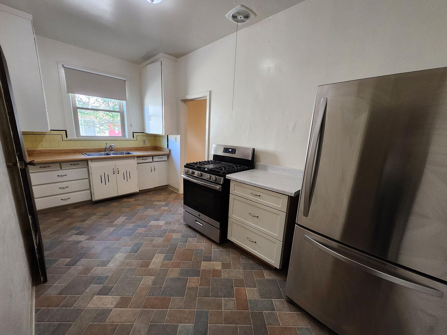 132 Campbell St photo 4