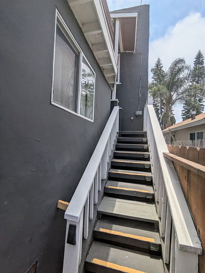 2074 Newton Ave photo 4