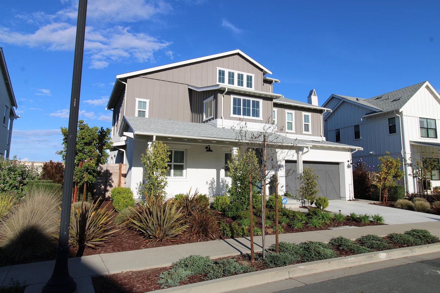 43 Edgewater Ct photo 2