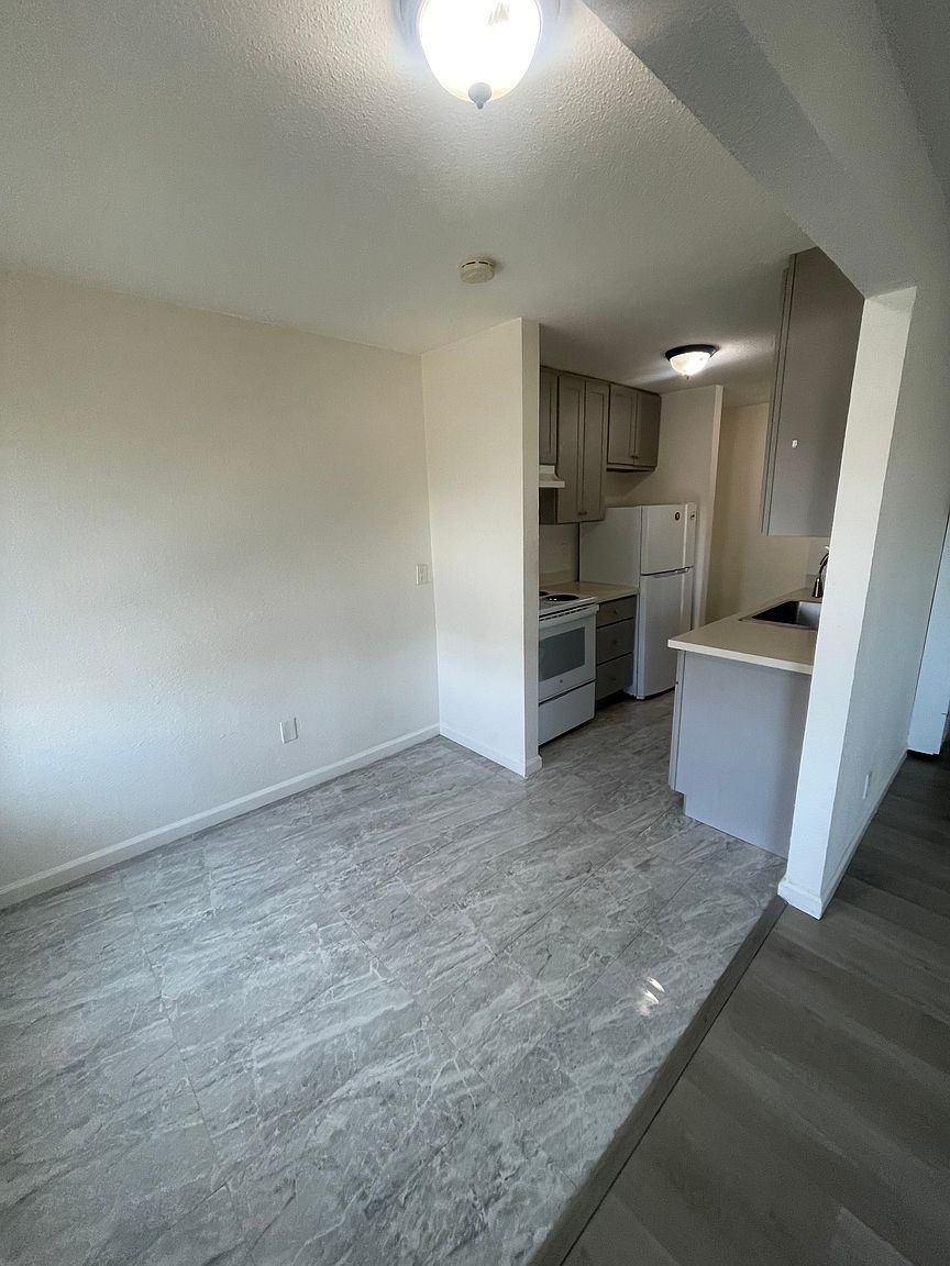 27750 Tyrrell Ave photo 2