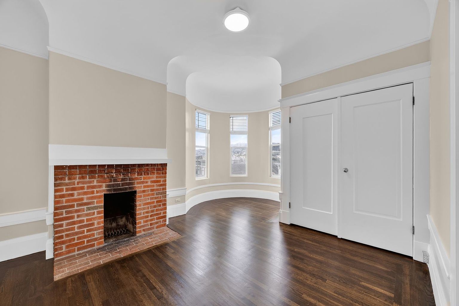 120 Webster Street (737r) photo 2