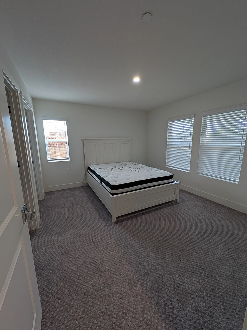 1401 Julia Ln photo 5