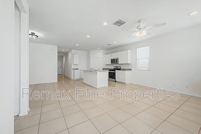 15543 W Desert Hollow Dr photo 4