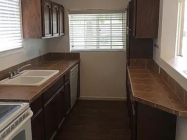 2507 N 29th Pl Room 1 photo 4