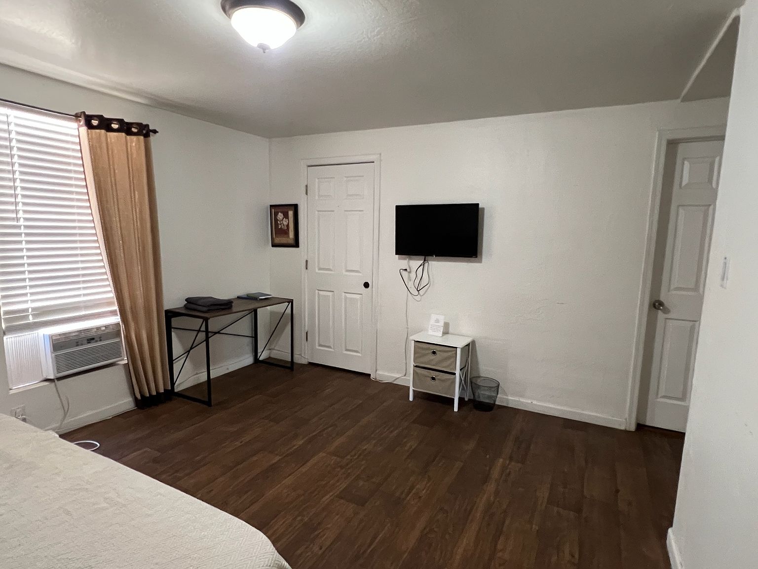 2507 N 29th Pl Room 1 photo 3