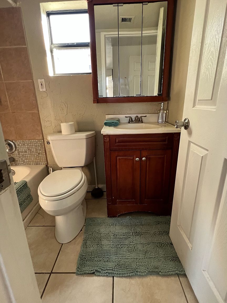 2507 N 29th Pl Room 1 photo 5
