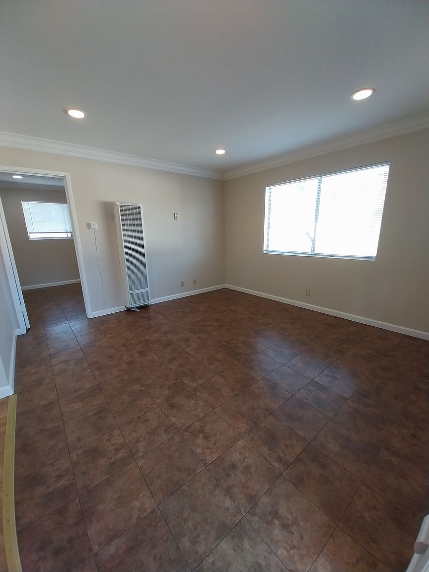 504 Maple St photo 3